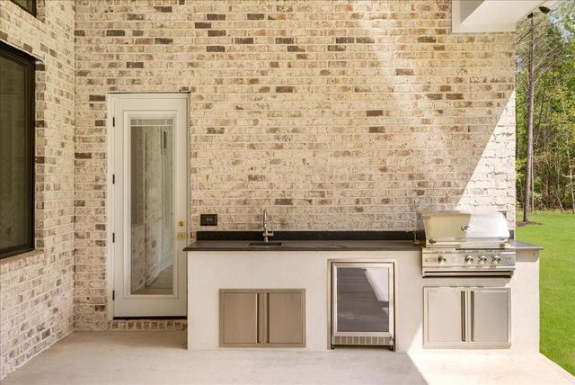 26041 Crown Ranch Boulevard, Montgomery, TX 77316