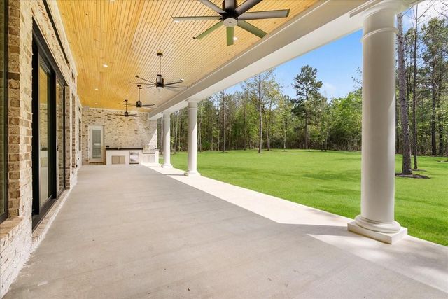 26041 Crown Ranch Boulevard, Montgomery, TX 77316