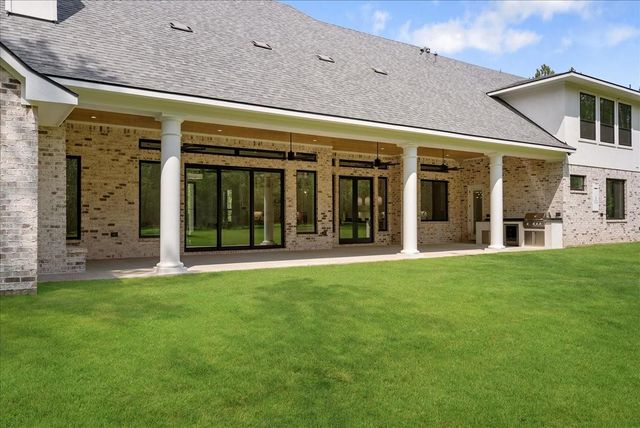 26041 Crown Ranch Boulevard, Montgomery, TX 77316