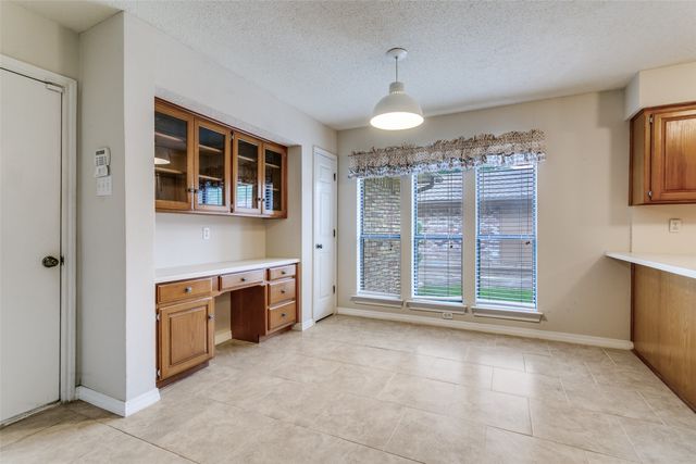 2818 N Creekwood Drive, Grapevine, TX 76051