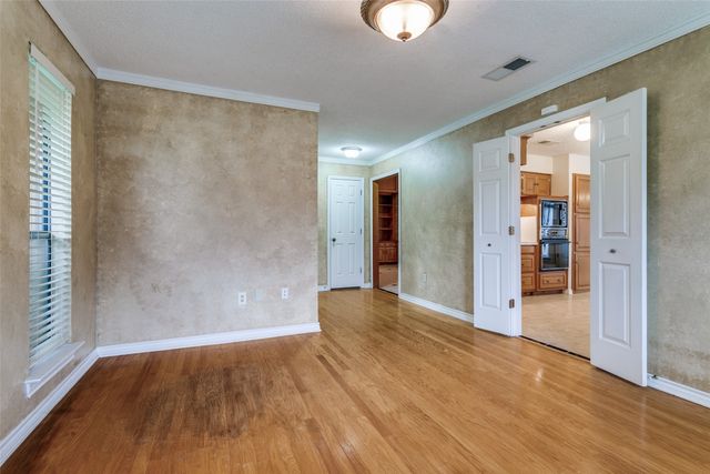 2818 N Creekwood Drive, Grapevine, TX 76051