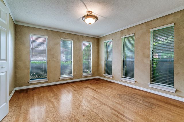 2818 N Creekwood Drive, Grapevine, TX 76051