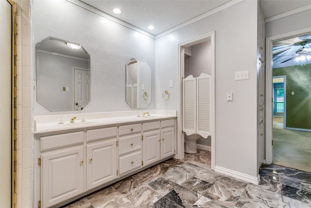 2818 N Creekwood Drive, Grapevine, TX 76051