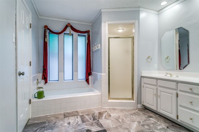 2818 N Creekwood Drive, Grapevine, TX 76051