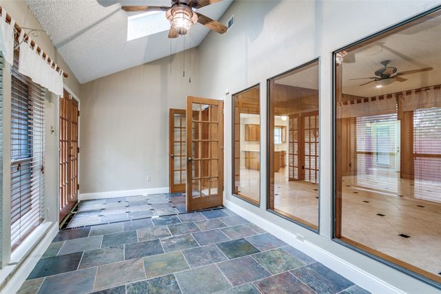 2818 N Creekwood Drive, Grapevine, TX 76051