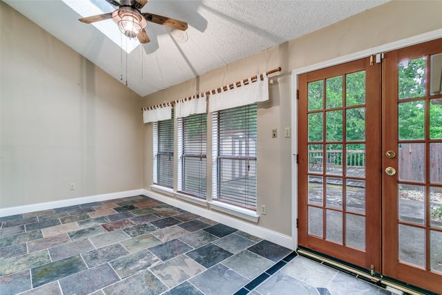 2818 N Creekwood Drive, Grapevine, TX 76051
