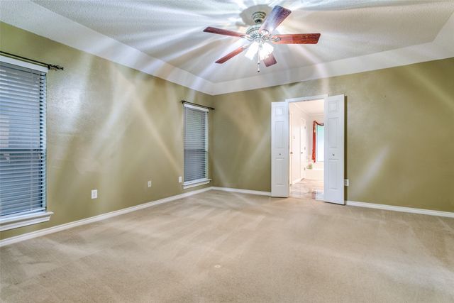 2818 N Creekwood Drive, Grapevine, TX 76051