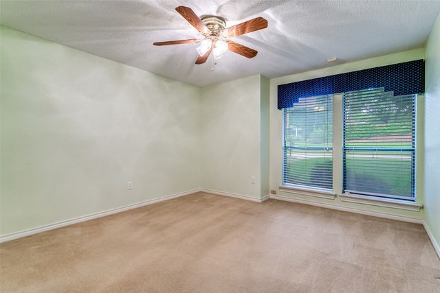 2818 N Creekwood Drive, Grapevine, TX 76051