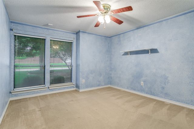 2818 N Creekwood Drive, Grapevine, TX 76051