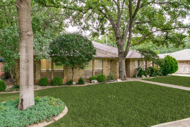 2818 N Creekwood Drive, Grapevine, TX 76051