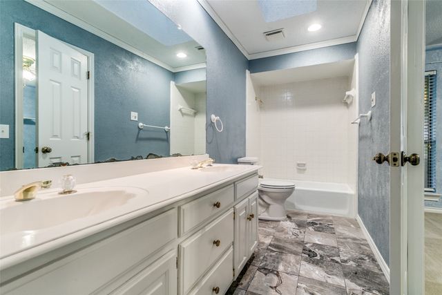 2818 N Creekwood Drive, Grapevine, TX 76051
