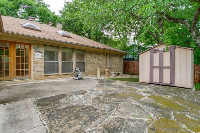 2818 N Creekwood Drive, Grapevine, TX 76051
