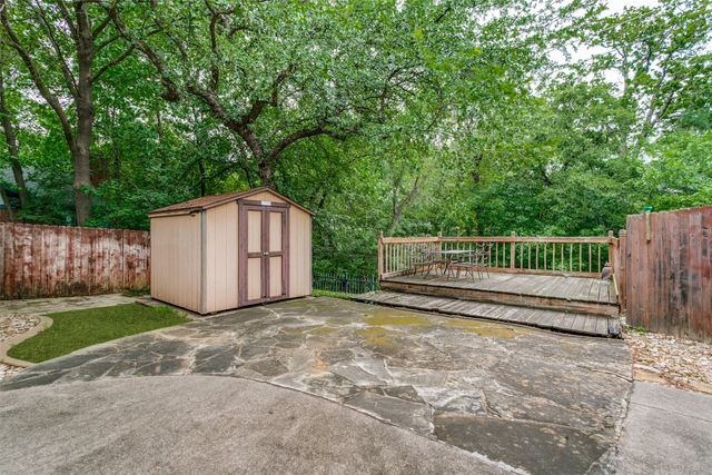 2818 N Creekwood Drive, Grapevine, TX 76051