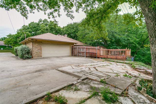 2818 N Creekwood Drive, Grapevine, TX 76051