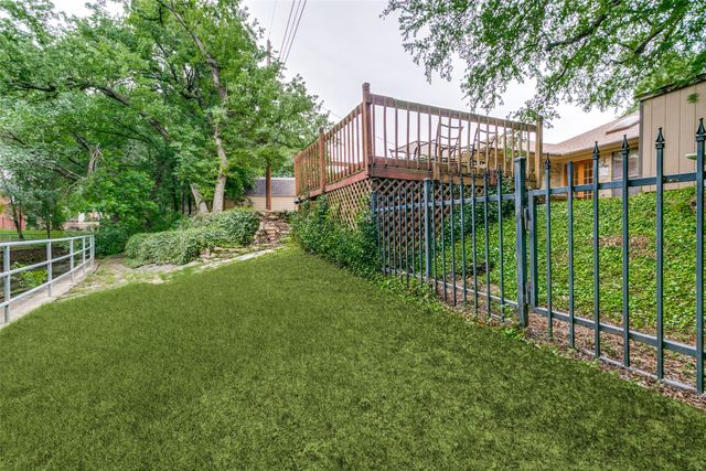 2818 N Creekwood Drive, Grapevine, TX 76051