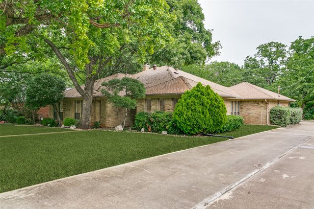 2818 N Creekwood Drive, Grapevine, TX 76051