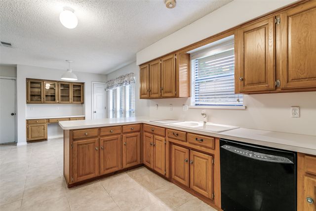 2818 N Creekwood Drive, Grapevine, TX 76051