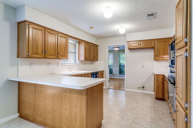2818 N Creekwood Drive, Grapevine, TX 76051
