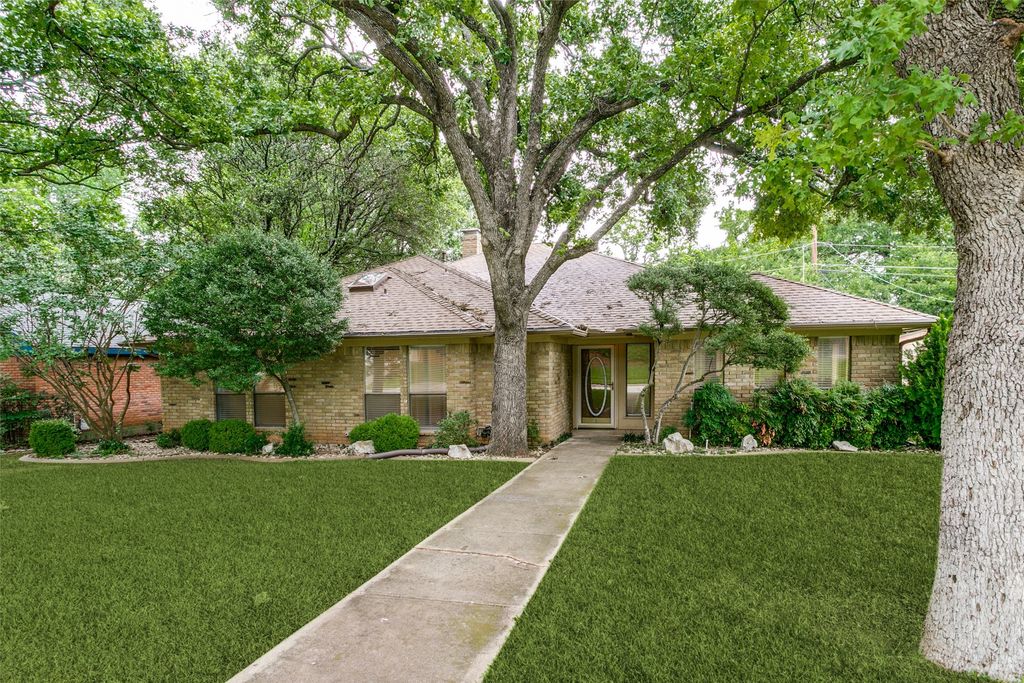 2818 N Creekwood Drive, Grapevine, TX 76051