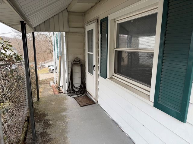 28 Grant St, Menallen Twp, PA 15468