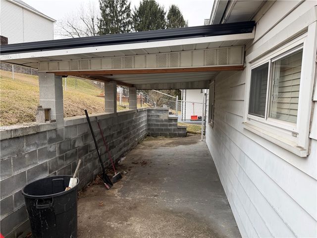 28 Grant St, Menallen Twp, PA 15468