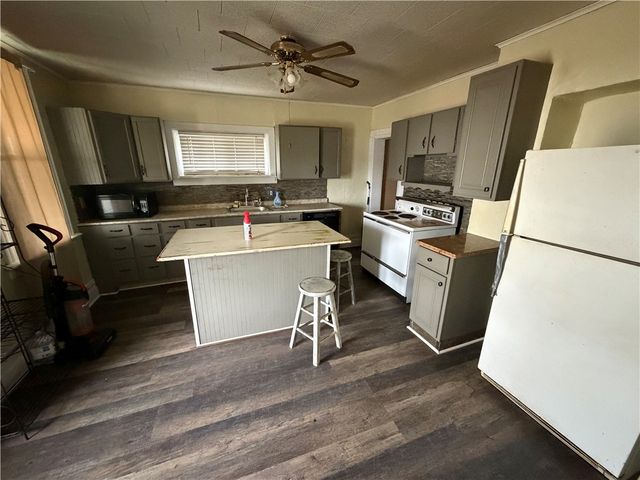 28 Grant St, Menallen Twp, PA 15468