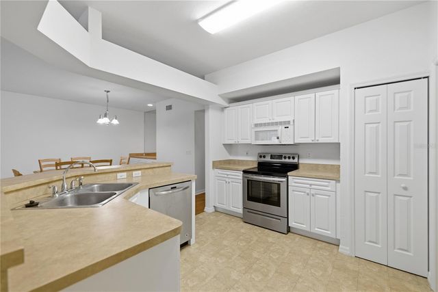 10529 NW 28TH LANE, Gainesville, FL 32606