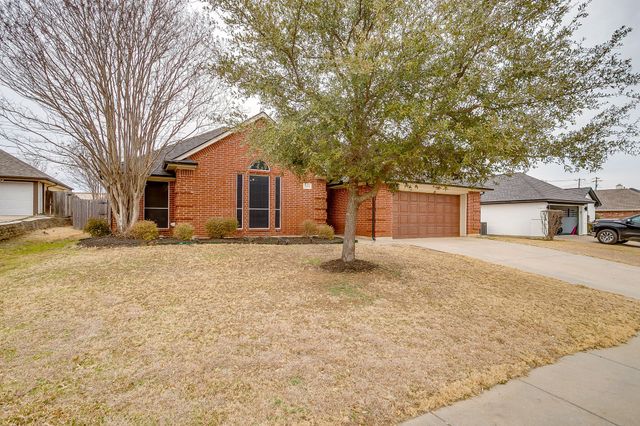 1105 Blackbird Court, Burleson, TX 76028