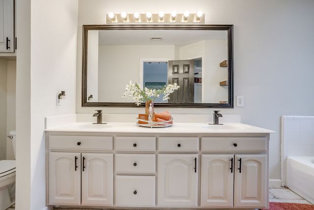 1105 Blackbird Court, Burleson, TX 76028