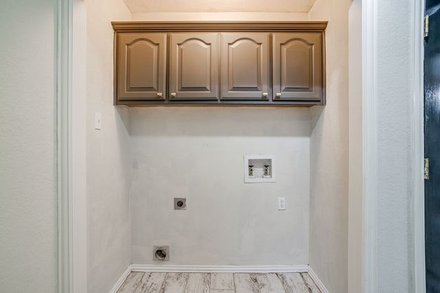 1105 Blackbird Court, Burleson, TX 76028