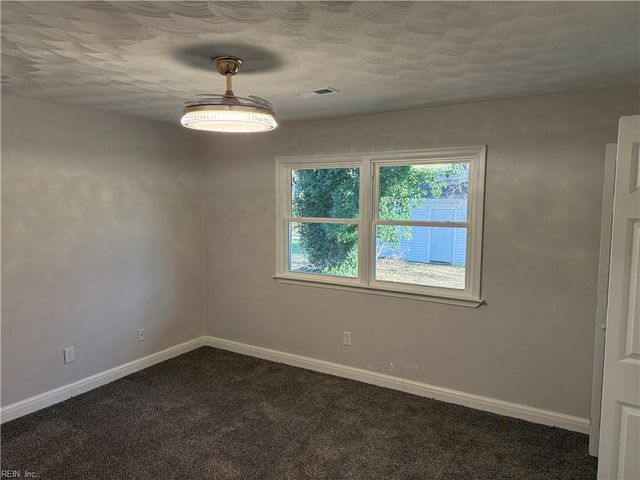 994 N King ST, Hampton, VA 23669