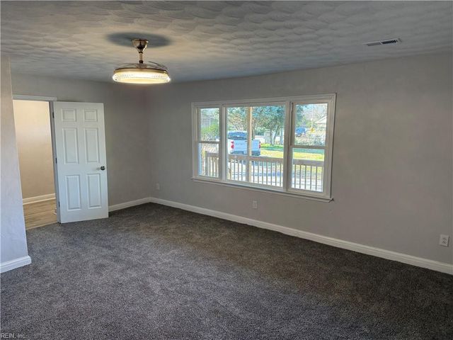 994 N King ST, Hampton, VA 23669