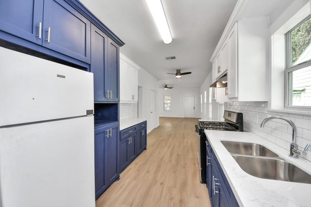 7045 Avenue E, Houston, TX 77011