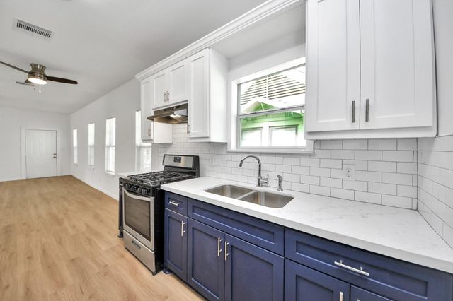 7045 Avenue E, Houston, TX 77011