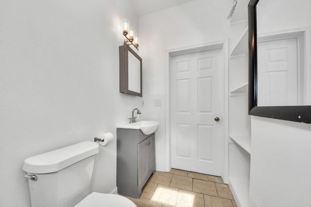 7045 Avenue E, Houston, TX 77011