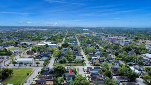 7045 Avenue E, Houston, TX 77011