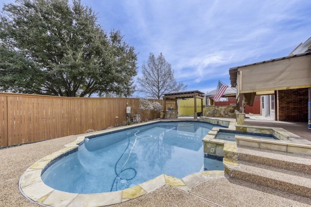 300 Shady Timbers Lane, Murphy, TX 75094