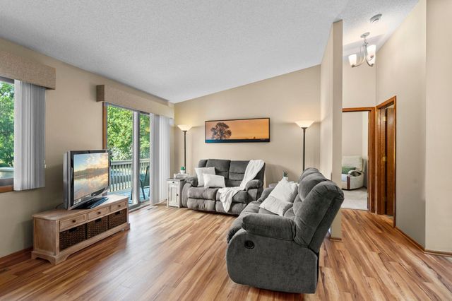 7232 Woodstock Curve, Bloomington, MN 55438
