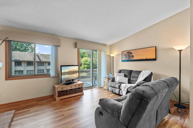 7232 Woodstock Curve, Bloomington, MN 55438
