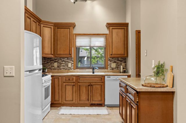 7232 Woodstock Curve, Bloomington, MN 55438