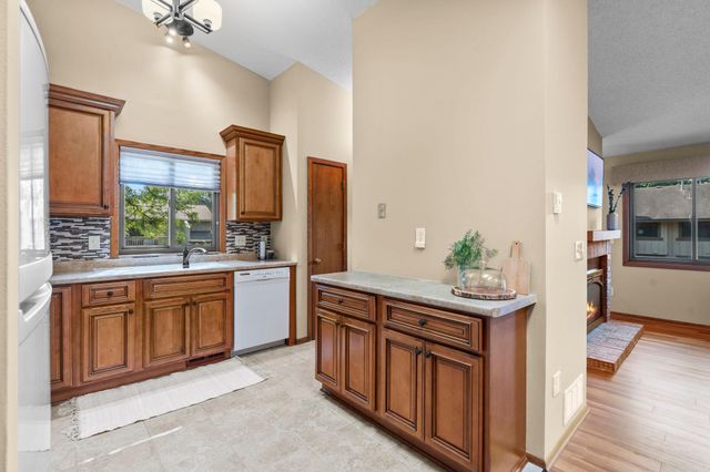 7232 Woodstock Curve, Bloomington, MN 55438