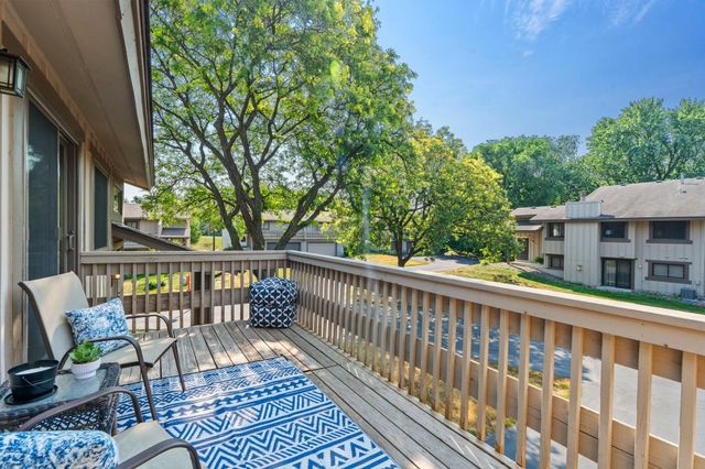 7232 Woodstock Curve, Bloomington, MN 55438