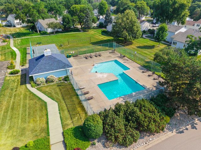 7232 Woodstock Curve, Bloomington, MN 55438
