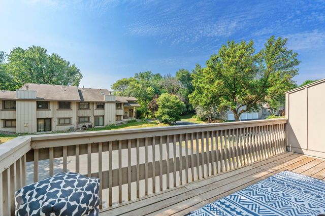 7232 Woodstock Curve, Bloomington, MN 55438