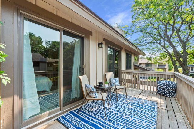 7232 Woodstock Curve, Bloomington, MN 55438