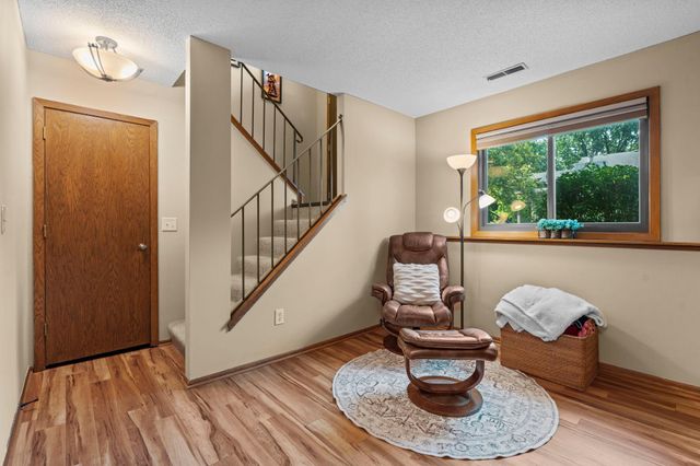 7232 Woodstock Curve, Bloomington, MN 55438
