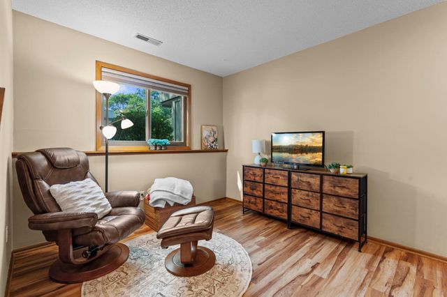7232 Woodstock Curve, Bloomington, MN 55438