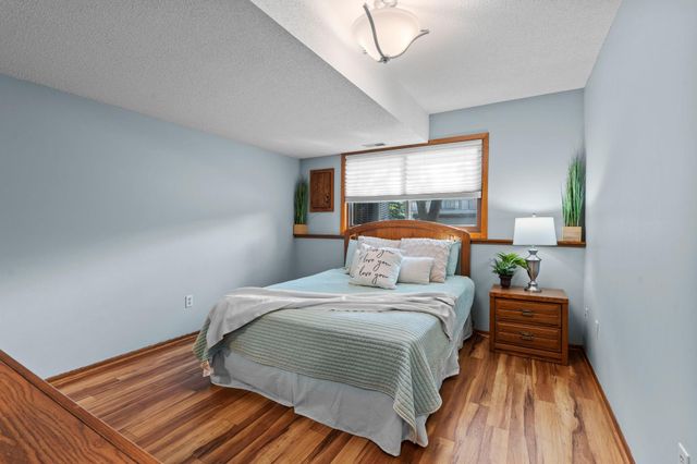 7232 Woodstock Curve, Bloomington, MN 55438