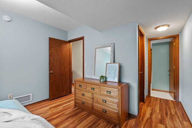 7232 Woodstock Curve, Bloomington, MN 55438