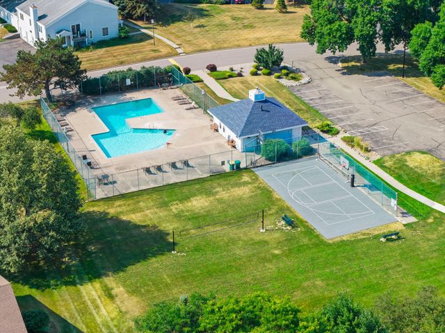 7232 Woodstock Curve, Bloomington, MN 55438